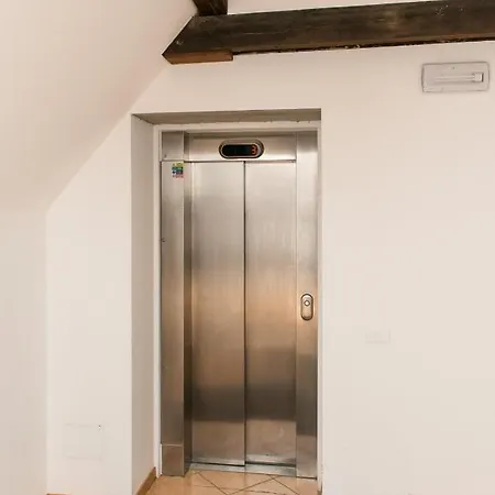 Comfy Loft On Hlavna דירה