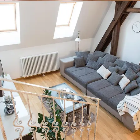 Comfy Loft On Hlavna דירה